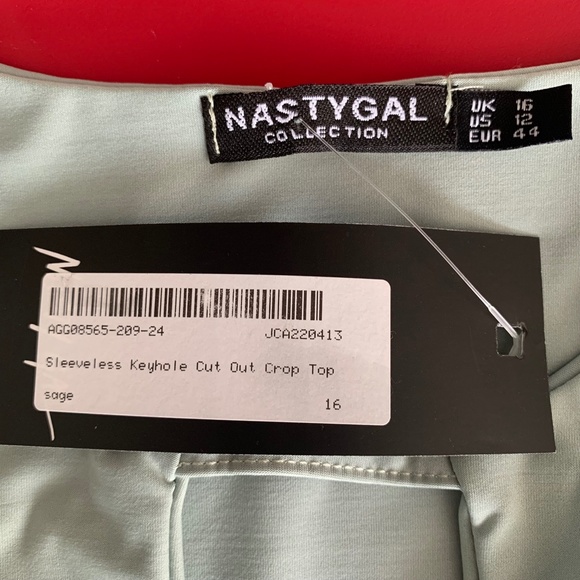 Nasty Gal | Sage Sleeveless Keyhole Cut Out Cropped Top - Picture 3 of 5